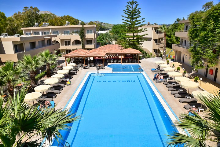 Hotel cu piscină