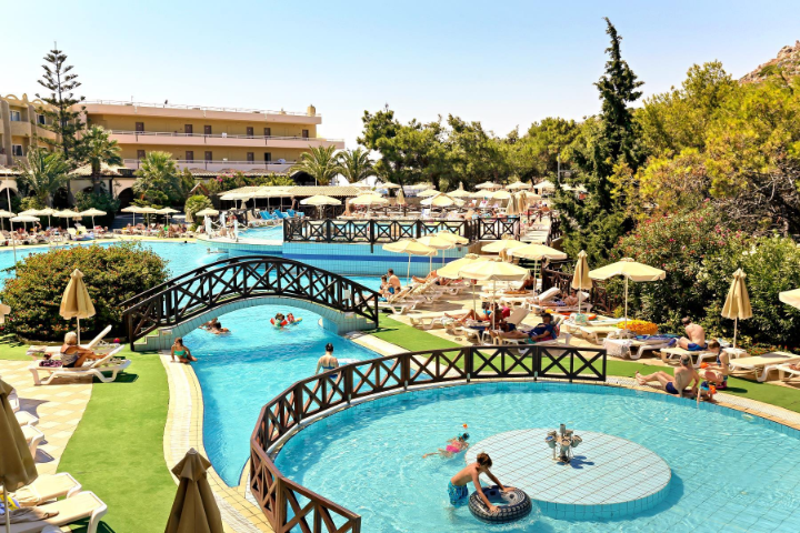 Piscină