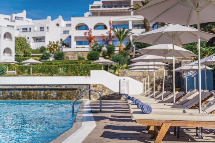 Hotel cu piscină