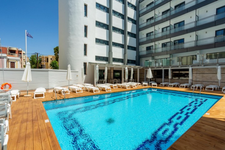 Piscină