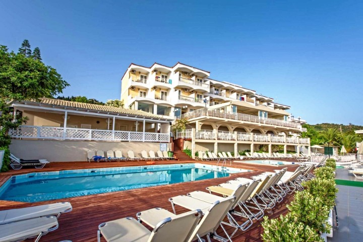 Hotel cu piscină