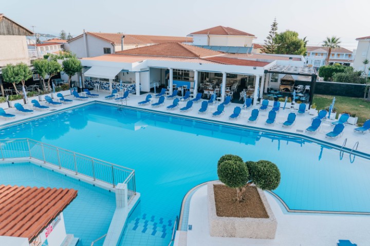 Piscină
