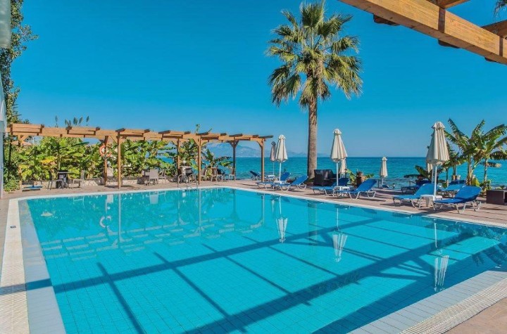 Piscină