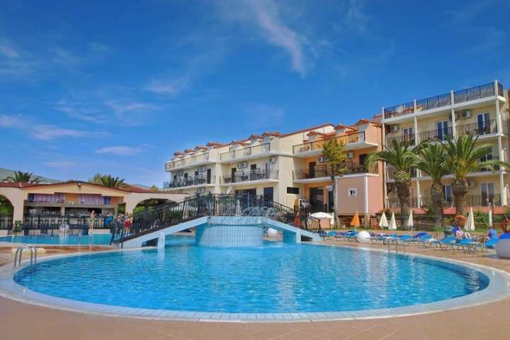 Piscină