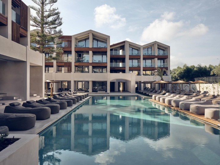 Hotel cu piscină