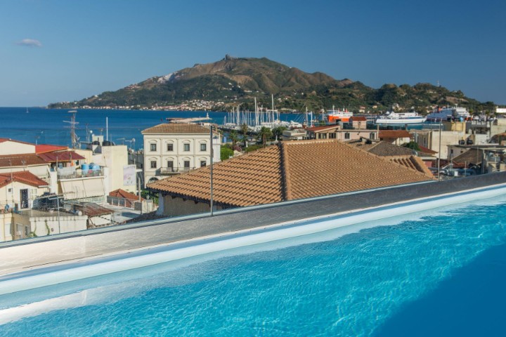 Piscină