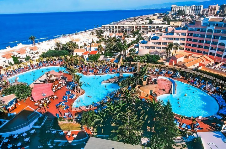 Piscină