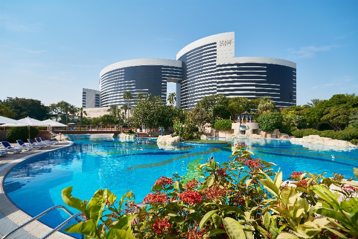 Hotel cu piscina