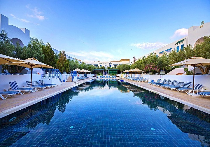 Vedere la piscină