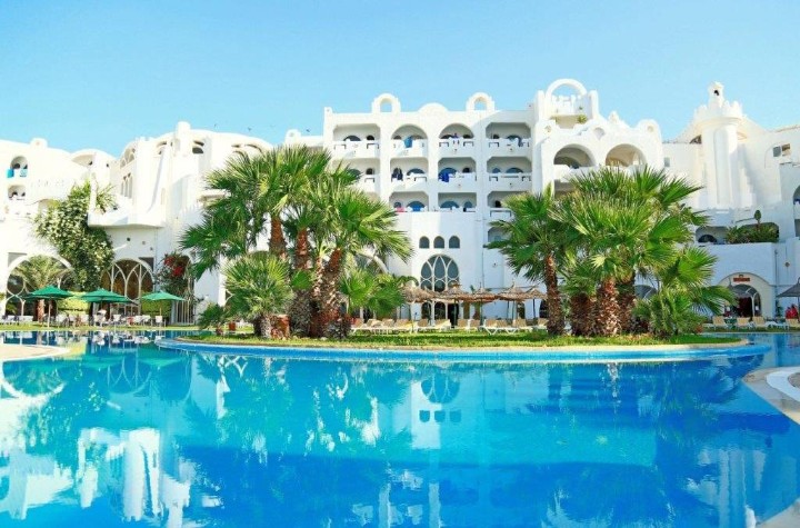 Piscină