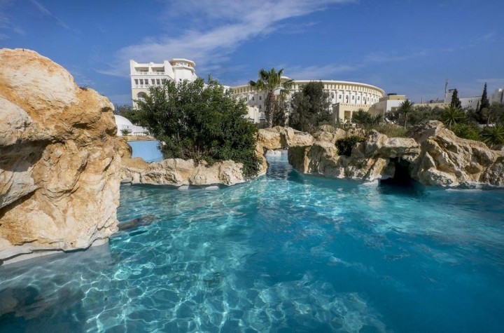 Vedere la piscină