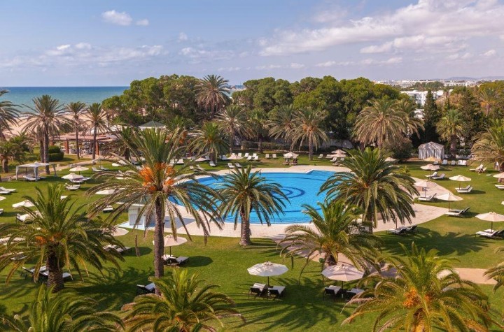 Vedere la piscină