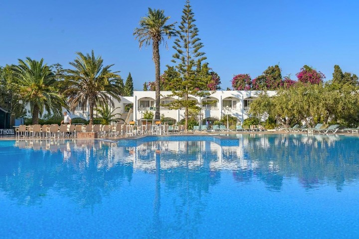 Piscină