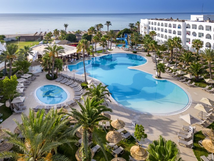 Hotel cu piscină