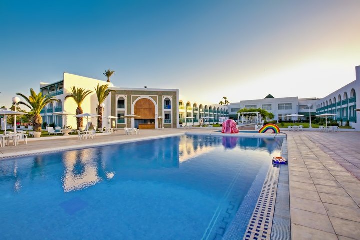 Piscină