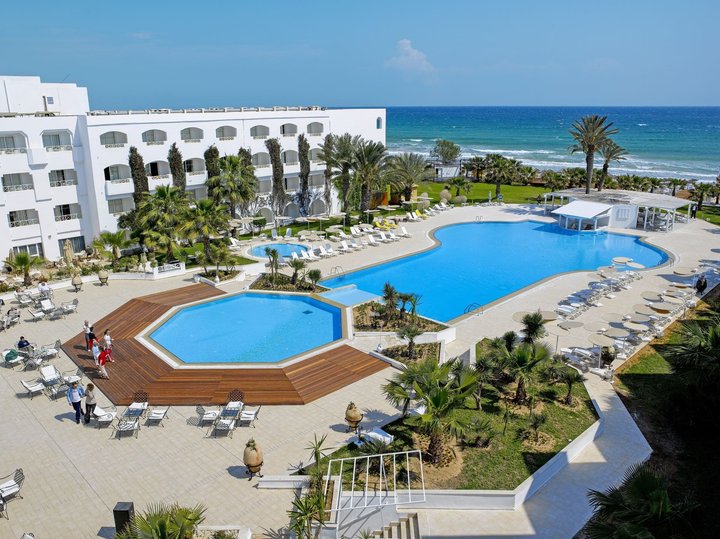 Vedere la piscină
