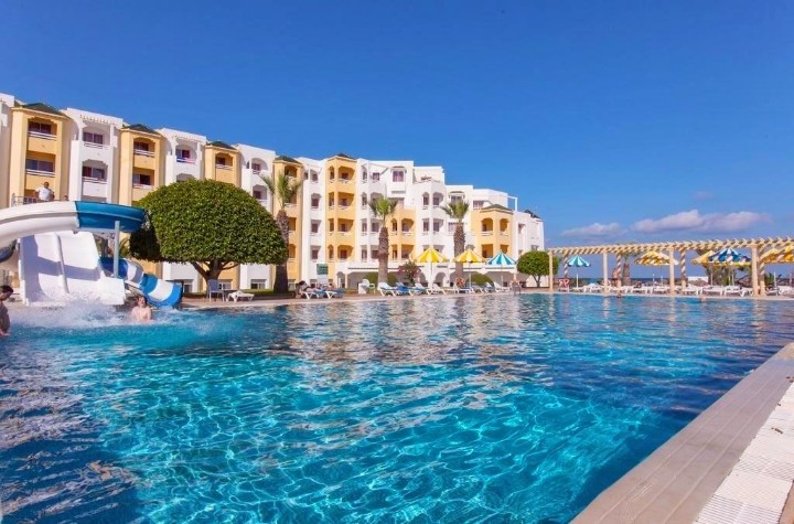 Hotel cu piscină
