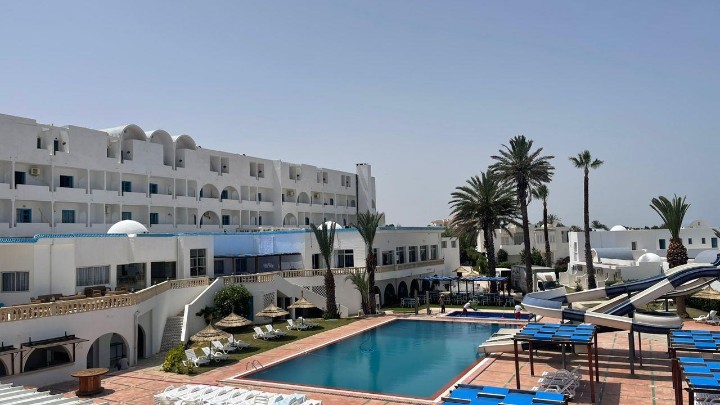 Hotel cu piscină