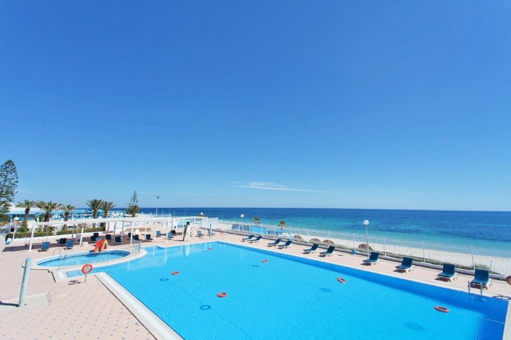 Piscină