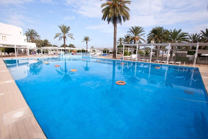 Vedere la piscină