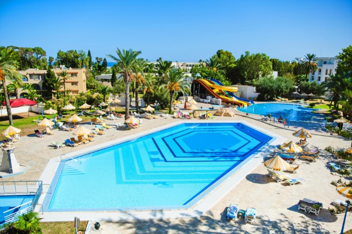 Piscină