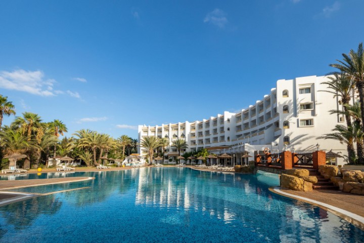 Hotel cu piscină