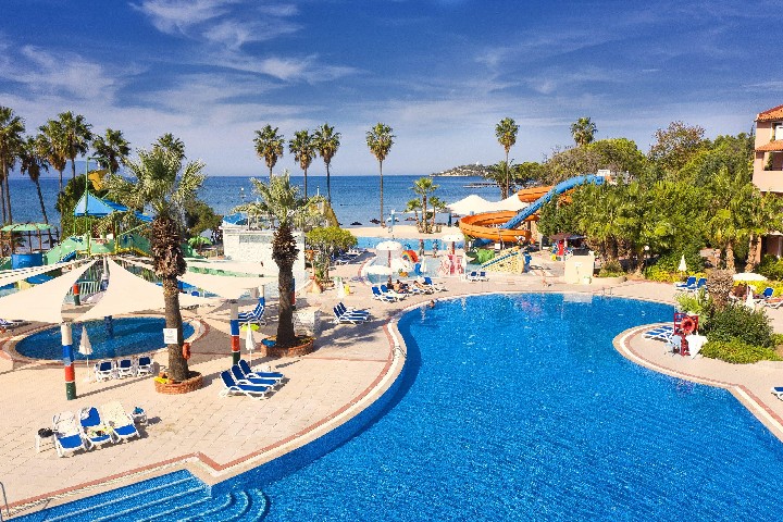 Piscină